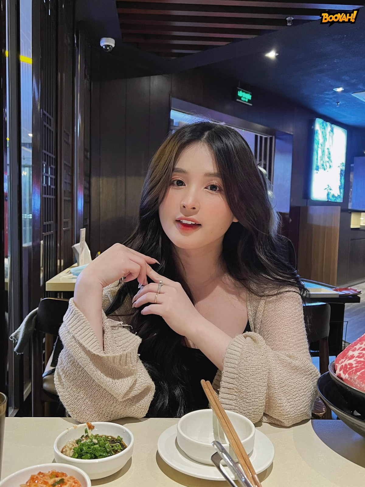 Ngoài ra, Thảo còn được biết đến với vai trò là diễn viên. Tuy không sở hữu chiều cao lý tưởng, nhưng Thảo Nari chiếm trọn ánh nhìn nhờ vẻ đẹp ngọt ngào, thân hình quyến rũ.