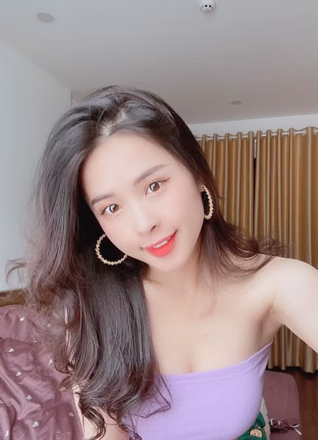 Cô nàng còn gây ấn tượng nhờ sở hữu nụ cười rạng rỡ cùng đường nét gương mặt hài hòa. Ảnh: FBNV