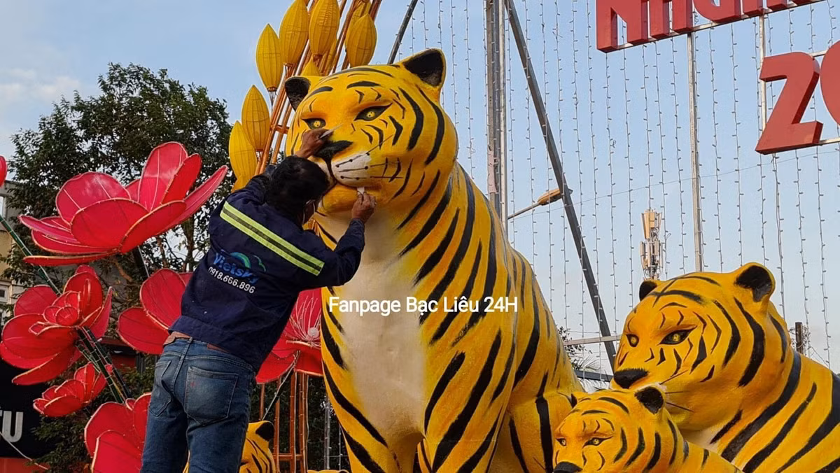 Được biết, sau khi gây sự chú ý trên MXH, hiện tại những bức tượng linh vật Hổ tại Bạc Liêu đã được tu sửa lại đúng với vẻ oai phong của nó. Ảnh: Fanpage Bạc Liêu 24h