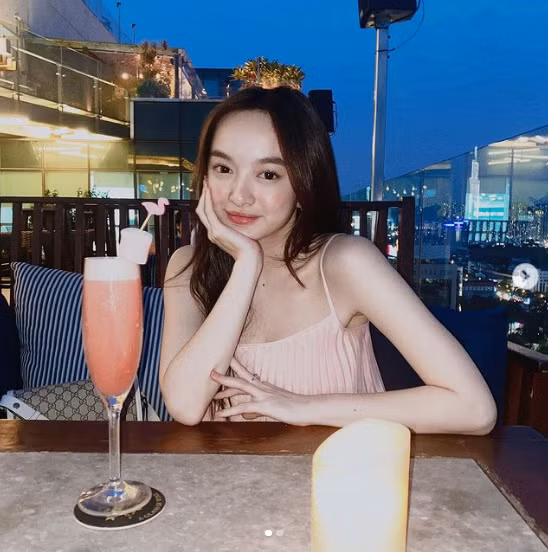 Sắc vóc ngày càng thăng hạng của mỹ nhân sinh năm 1999.