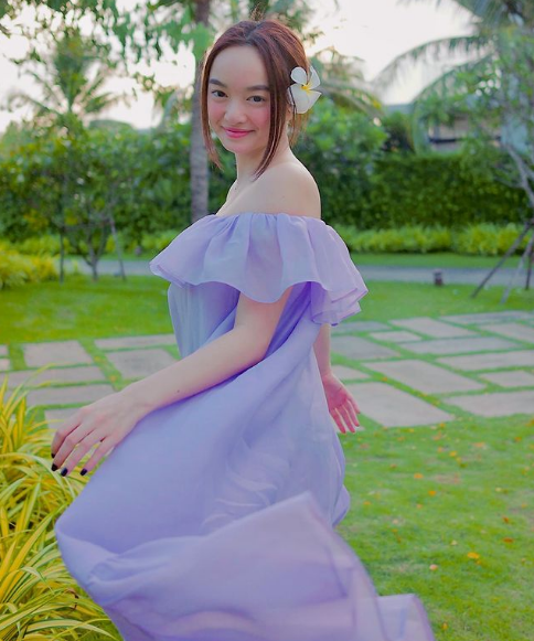 Thời điểm đấy Kaity Nguyễn được cộng đồng mạng nhớ đến hình ảnh mỹ nhân sở hữu vòng 1 "khủng" nhiều hơn là tài năng. Cũng chính vì lẽ đó mà cô quyết định hút mỡ vòng 1 để cải thiện vóc dáng.