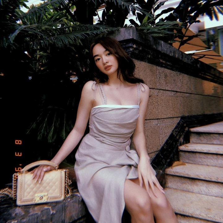 Vẫn theo đuổi phong cách quyến rũ nhưng Kaity Nguyễn đã trở nên sang trọng hơn hẳn.