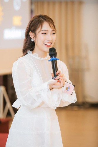 Đăng ảnh khóc sưng mắt, “hot girl 7 thứ tiếng” lộ nguyên nhân Dang anh khoc sung mat, “hot girl 7 thu tieng” lo nguyen nhan