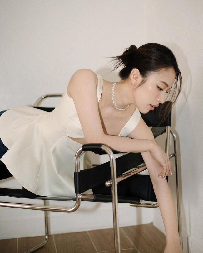 Ở tuổi 23, nữ MC tài năng đã có được loạt thành tựu khiến mọi người phải trầm trồ, ngưỡng mộ, đồng thời cũng là hình mẫu để nhiều bạn trẻ học tập.