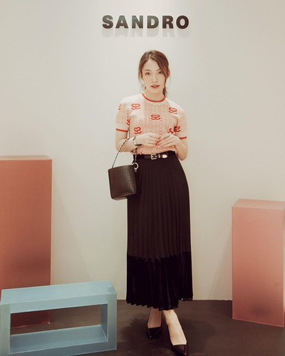 Những ấn tượng về sự giỏi giang ấy cùng ngoại hình sáng, khả năng hoạt ngôn, Khánh Vy trong mắt netizen có phần hơi nghiêm túc, già dặn hơn hẳn các Gen Z cùng lứa.