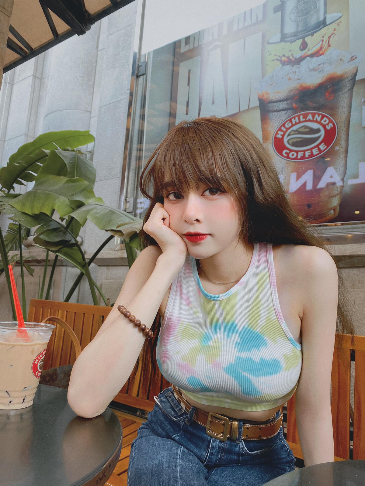 Sau đó, có một phóng viên của một tờ báo bên Trung Quốc đã liên hệ với Bích Hạnh sau khi đọc được bài viết này để chia sẻ thông tin, hình ảnh và clip luyện tập của cô trên báo Trung Quốc.