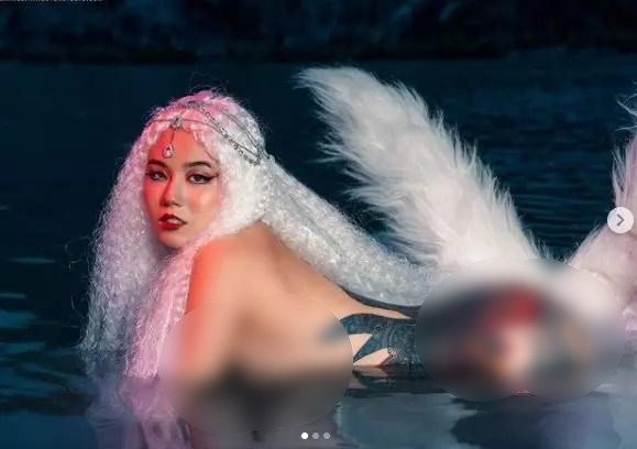 Dù không còn lạ lẫm với phong cách phóng khoáng của Linh Miu, song những hình ảnh khi được chia sẻ vẫn khiến cư dân mạng khó có thể rời mắt.