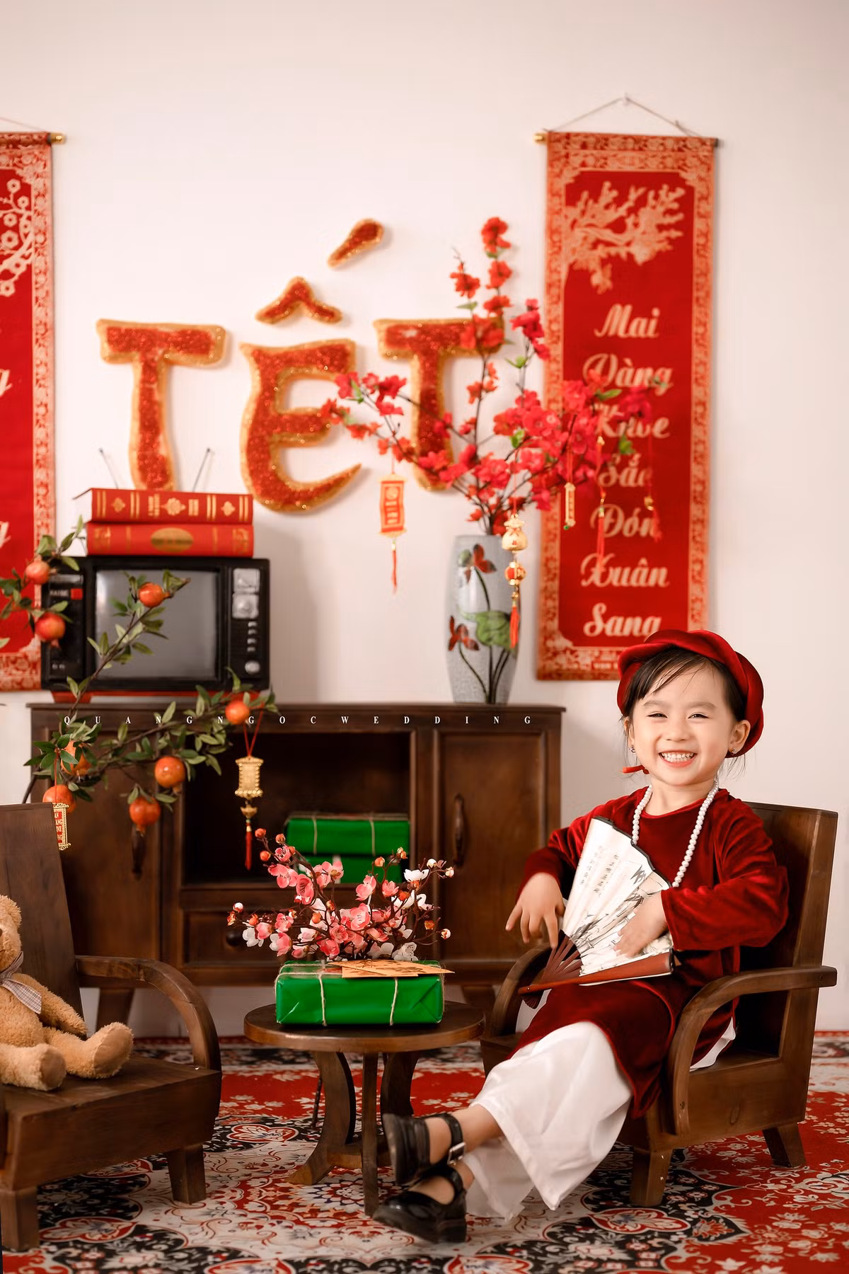 Xuyt xoa bo anh ao dai Tet dang yeu cua be gai 4 tuoi