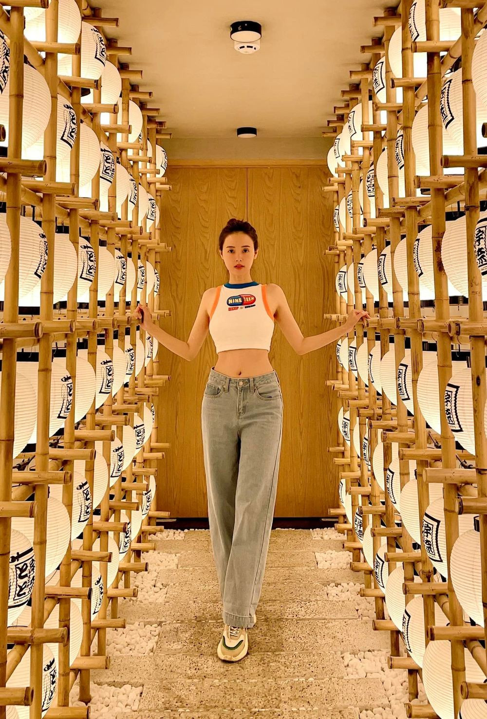 Cách đây không lâu, Midu cũng từng gây sốt mạng xã hội khi tiết lộ vòng 2 hiện tại đạt tỷ lệ chuẩn 54cm.