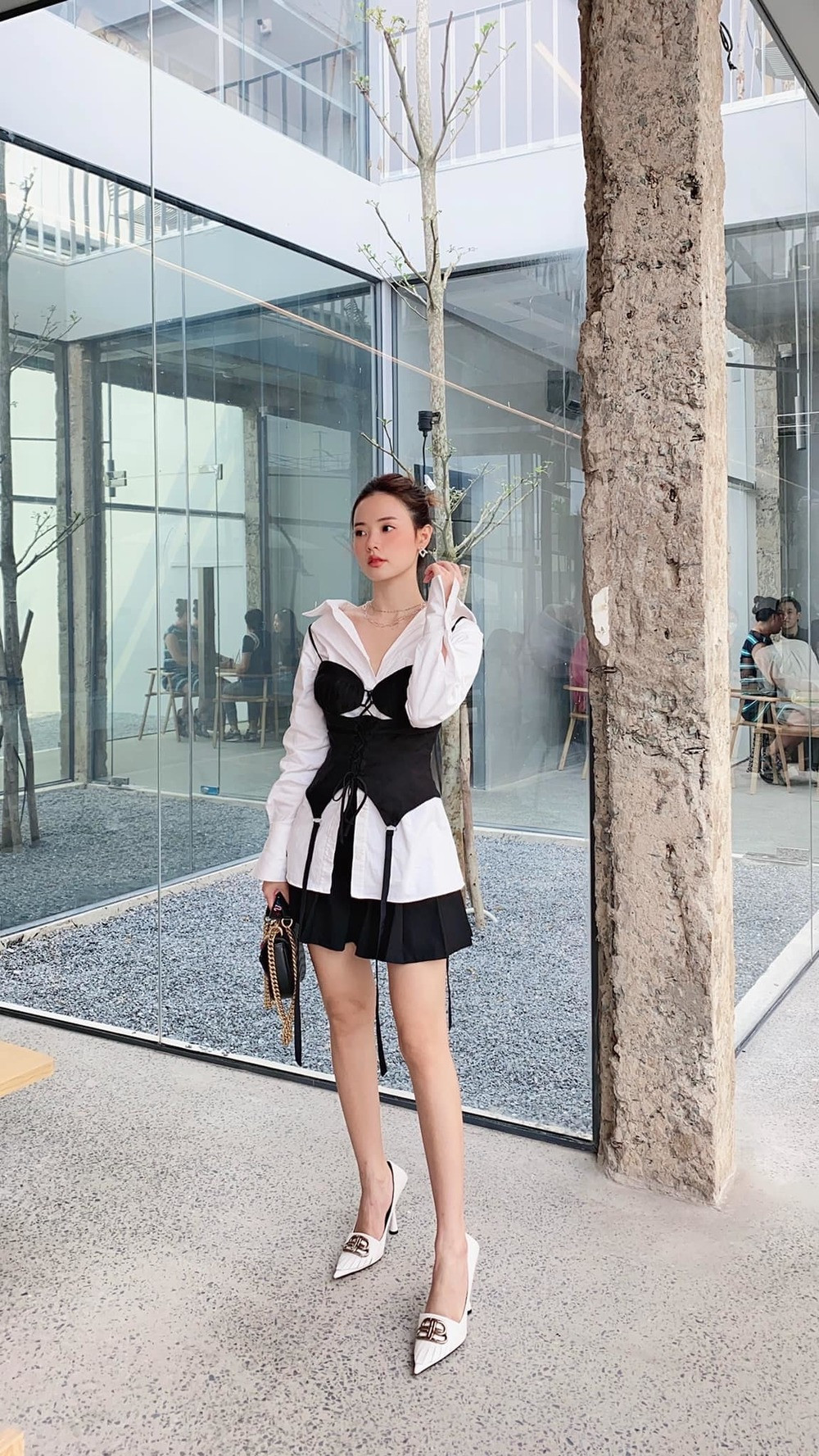 Ngoài ra, Midu cũng động viên các cô gái, chỉ cần bản thân khỏe mạnh nên dù gầy hay béo cũng không quan trọng bởi quan niệm của mỗi người là khác nhau.