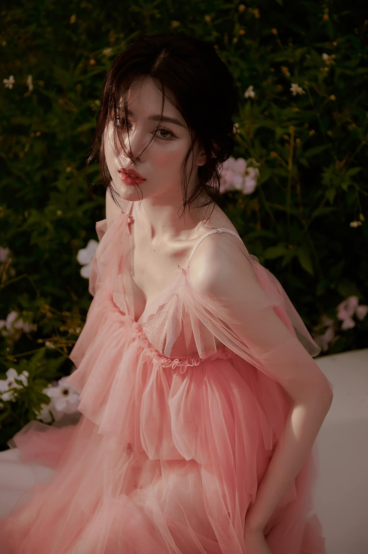 Phong cách thời trang cũng là điểm mạnh của người đẹp 22 tuổi này. Hằng thường thay đổi phong cách thời trang nhưng thiên hướng bánh bèo pha chút quyến rũ.