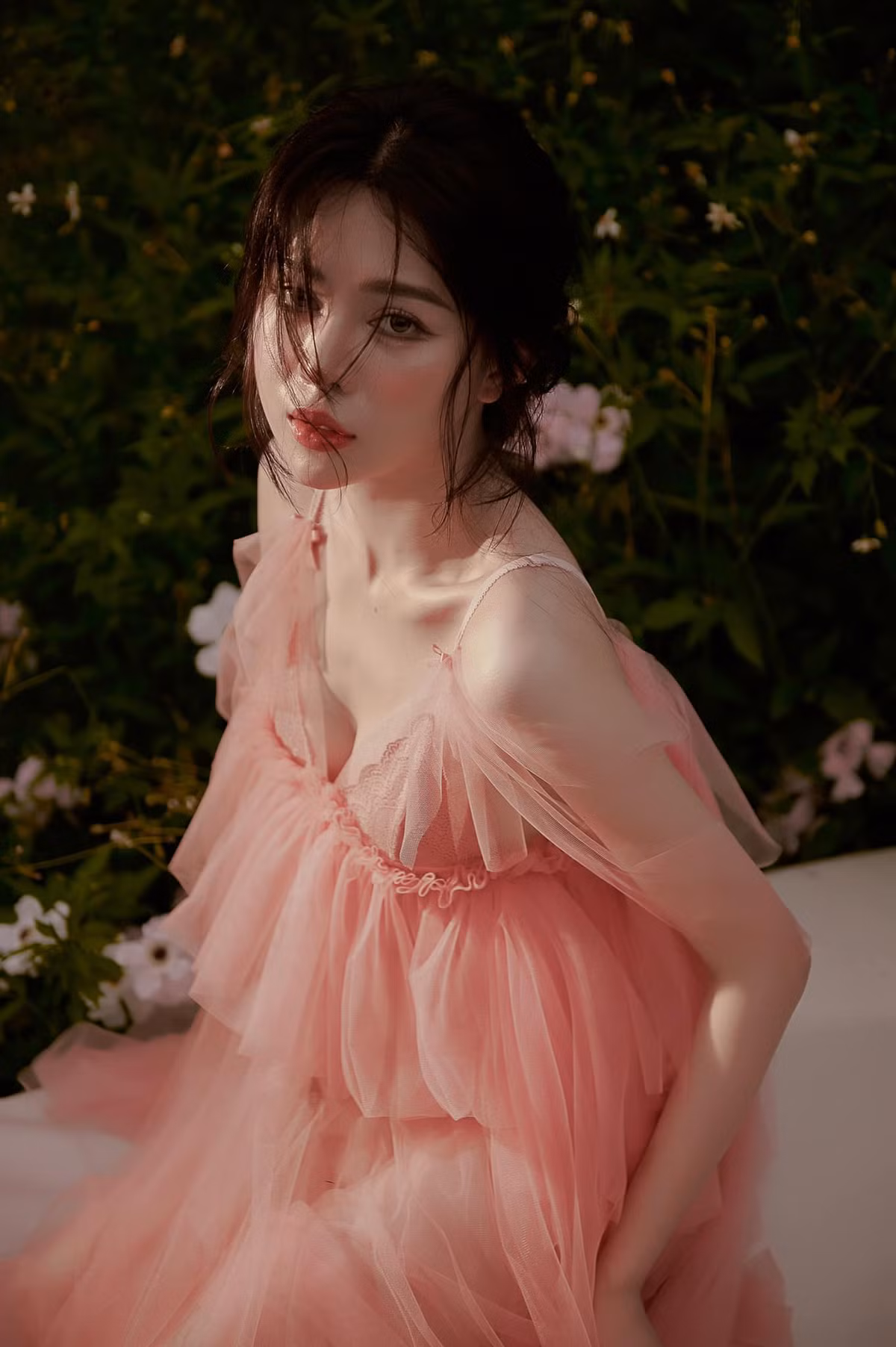 Phong cách thời trang cũng là điểm mạnh của người đẹp 22 tuổi này. Hằng thường thay đổi phong cách thời trang nhưng thiên hướng bánh bèo pha chút quyến rũ.