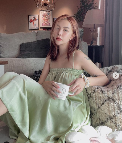 "Hot girl thẩm mỹ" không ngại thừa nhận ngày trước thường bị mọi người nhận xét là "bình hoa di động".