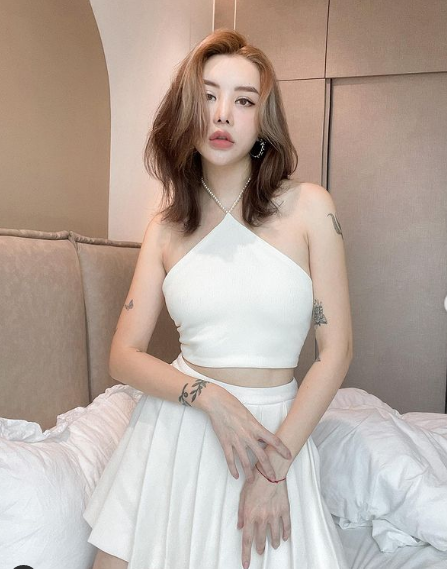 Hạt Mít từng chia sẻ cảm thấy vô cùng may mắn khi được gia đình chồng thông cảm sở thích thẩm mỹ.