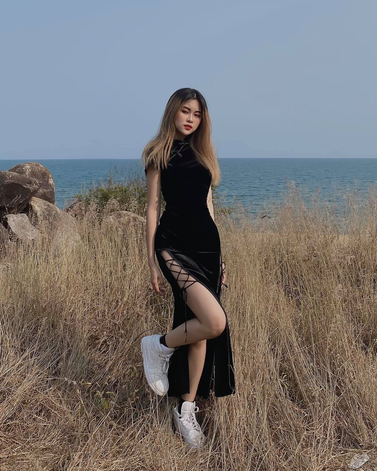 Chính những bức hình khoe dáng của cô trên mạng xã hội đã giúp cô gái sinh năm 1998 vụt sáng, trở thành mẫu ảnh tiềm năng.