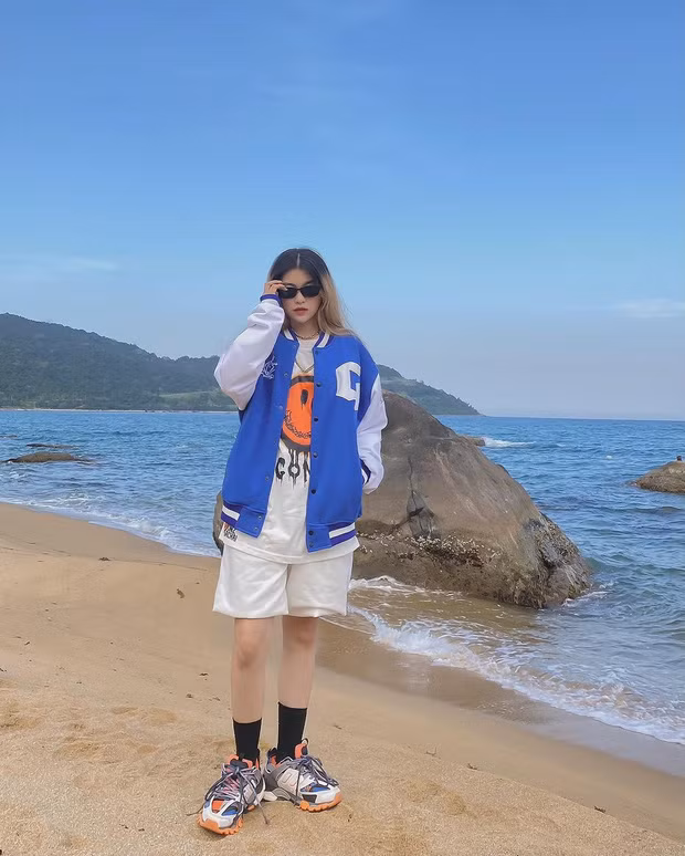 Chưa dừng ở đó, Tiểu Thảo còn bị những người thân hoài nghi về công việc cô đang làm. Ảnh: FBNV