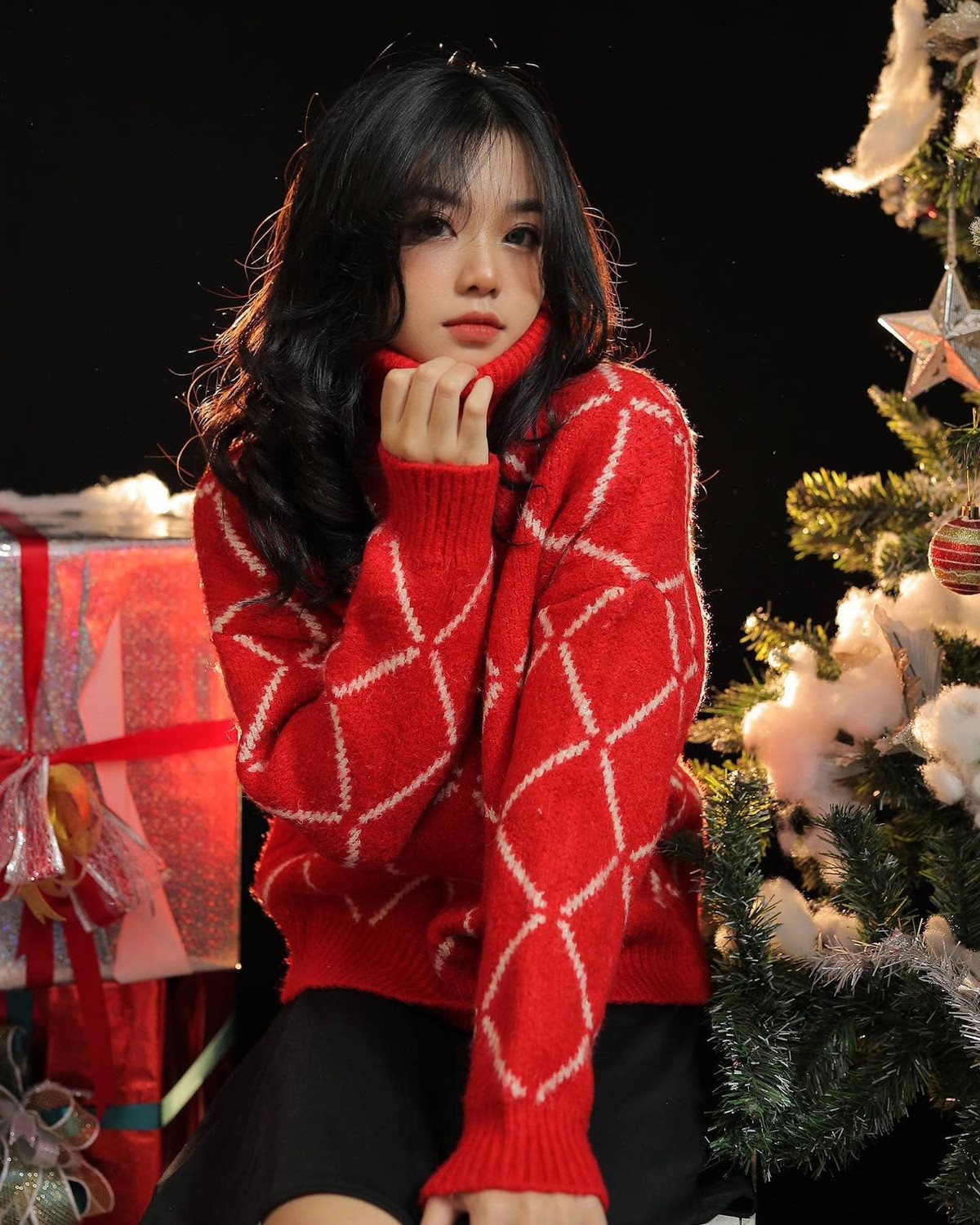 Được biết, cô bạn này còn có biệt danh là Pô, sinh năm 2005. Ngoài việc học, Hương còn là một KOLs, freelancer dù còn ở độ tuổi khá trẻ.