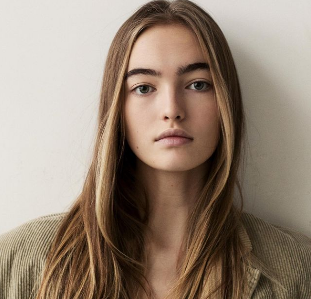 Những nét ngây thơ, trong trẻo của ngày bé đã thay bằng vẻ chững trạc, quyến rũ hơn rất nhiều.