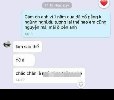 Có những cặp đôi nói chuyện tình cảm với nhau đã quen nên khi nhận tin nhắn mùi mẫn thì đối phương không có gì bất ngờ, đáp trả cũng rất ngọt ngào khiến nhiều người ghen tị.