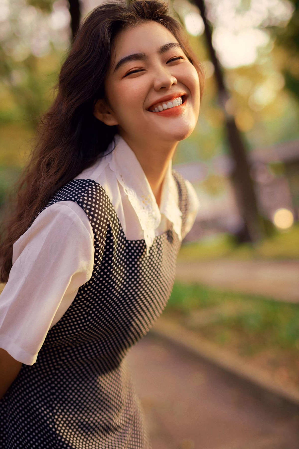 Không ít người nhắn tin hỏi cô nơi mua quần áo và bí quyết "săn" đồ đẹp. 9X Nha Trang cho hay thường mua đồ qua shop online.