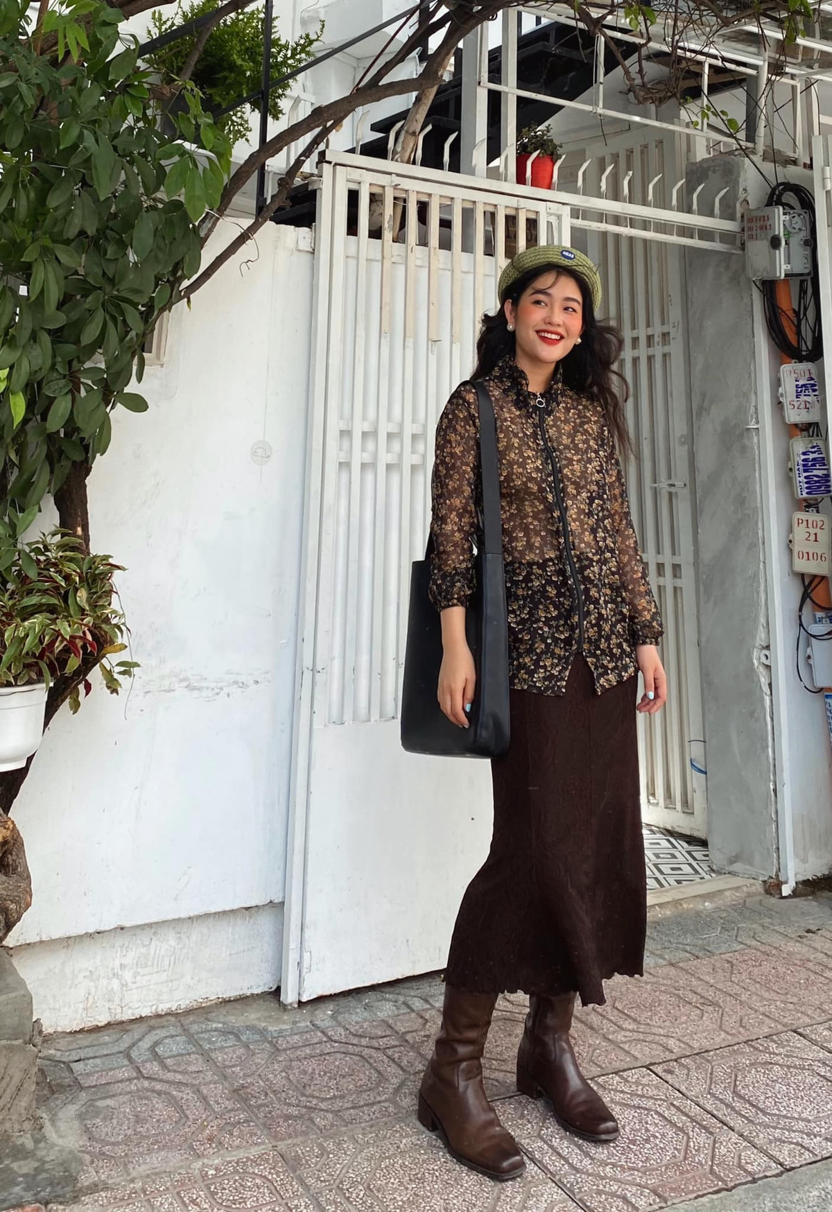 Khi hình ảnh được chia sẻ trên diễn đàn, gái xinh Bách Liên được nhiều cư dân mạng kết bạn và dành lời khen.