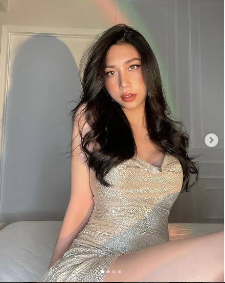 Khánh Vân trước đó đã là cái tên khá nổi trên MXH Instagram, Youtube. Cô được mệnh danh là "rich kid" với cuộc sống sang chảnh, giàu có.