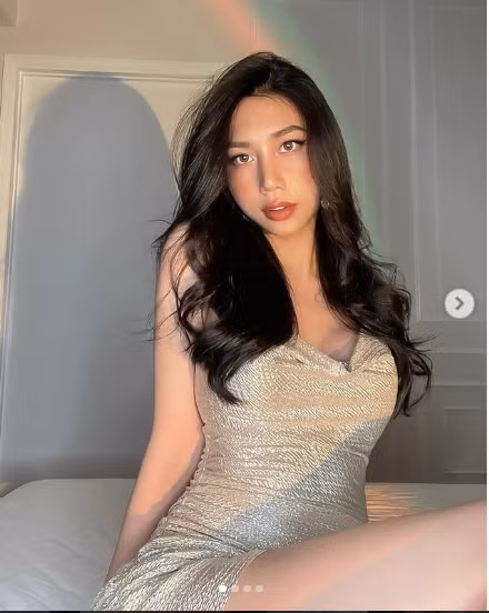 Khánh Vân trước đó đã là cái tên khá nổi trên MXH Instagram, Youtube. Cô được mệnh danh là "rich kid" với cuộc sống sang chảnh, giàu có.