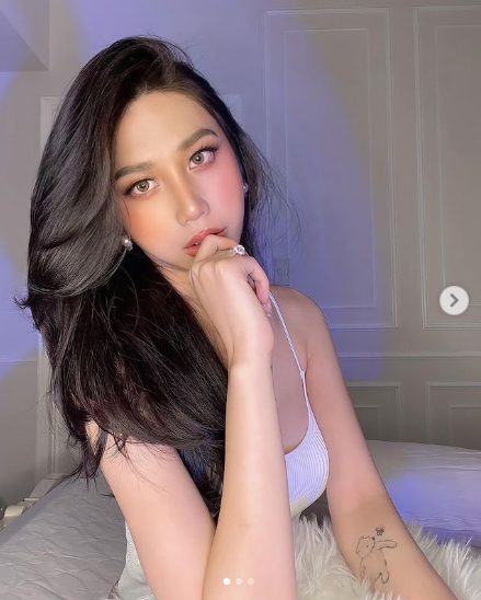 Có cha làm chủ doanh nghiệp lớn nhưng ông chưa từng tạo áp lực phải nối nghiệp đối với cô, đồng thời còn làm cố vấn đứng sau dự án kinh doanh riêng của con.