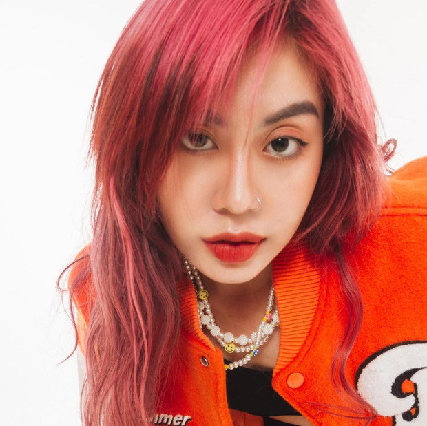 "Hiện tượng mạng" Mai Âm Nhạc nổi tiếng trên MXH sau khi xuất hiện tại casting Rap Việt, về sau cô nàng càng nhận về nhiều sự yêu quý của netizen hơn.