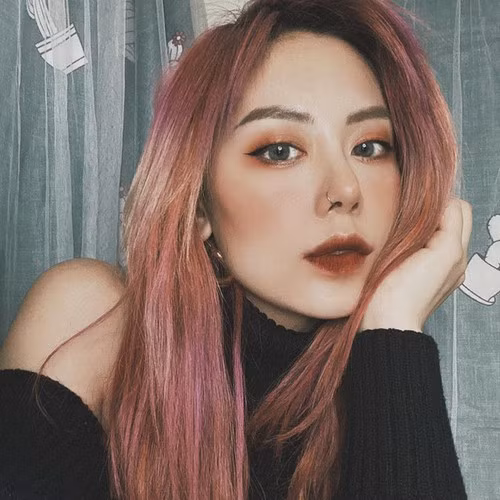 Dù nhiều lần vạ miệng bởi chính sự kém duyên của mình nhưng Mai Âm Nhạc vẫn như phớt lờ mọi lời góp ý của cộng đồng mạng.