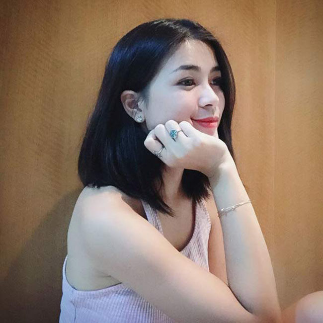 Trước đến nay, người đẹp hàng không luôn nổi bật với vẻ đẹp thanh thoát, mong manh nhưng hiện tại, cô đã tăng cân hơn một chút.