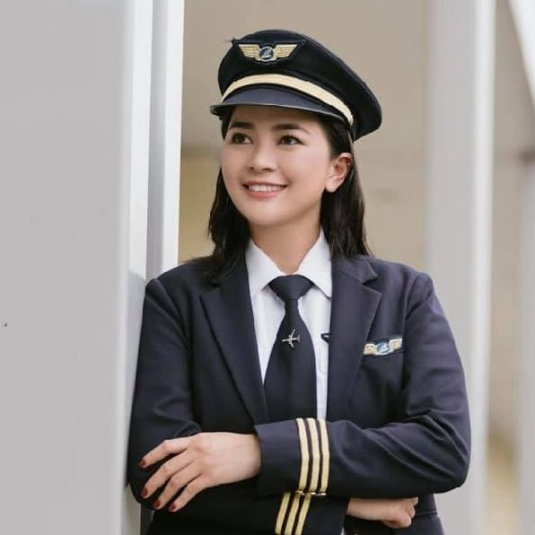 Với quyết định táo bạo này, Diệu Thúy chính là nữ diễn viên đầu tiên của Việt Nam trở thành phi công.