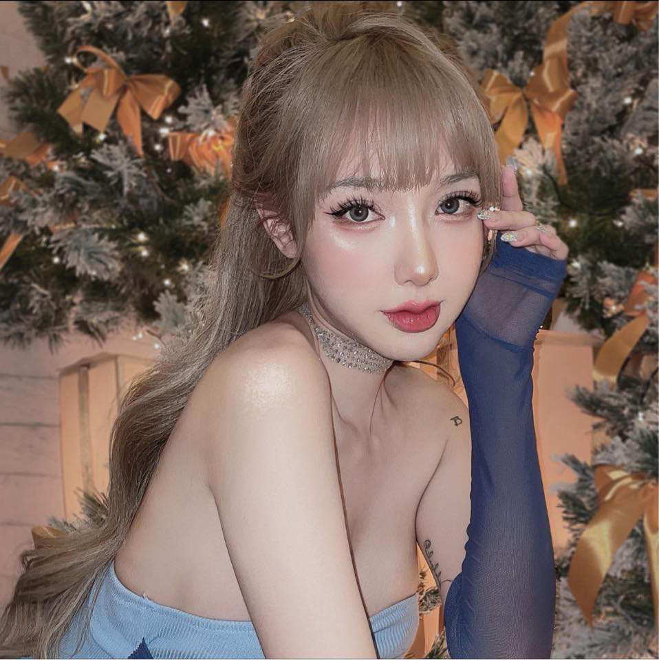 Mym Trần từng được một số trang báo quốc tế đăng ảnh và được mệnh danh là "búp bê từ Việt Nam" hay "Lisa phiên bản Việt".