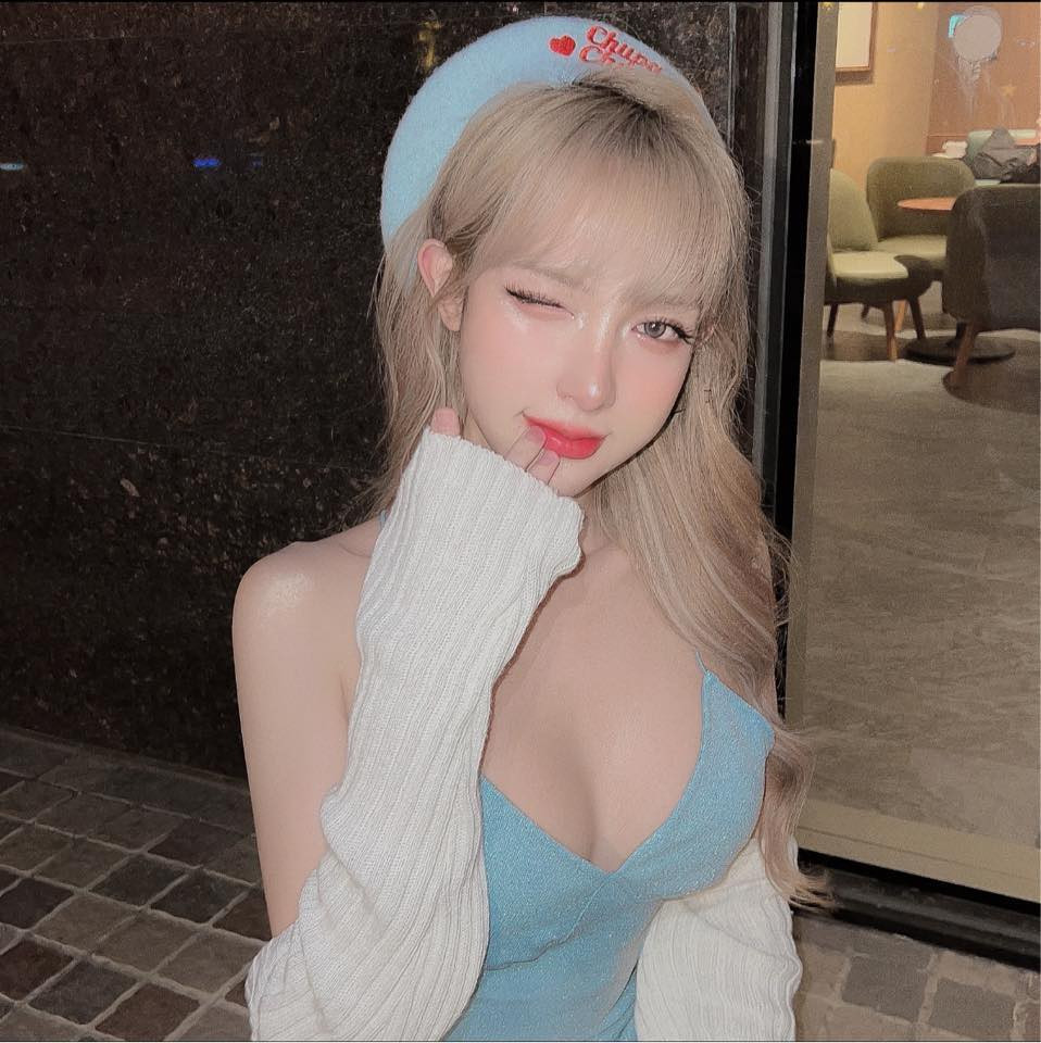 Trong những hình ảnh khoe dáng được cô chia sẻ trên trang cá nhân, dân tình không khỏi xuýt xoa trước vóc dáng chuẩn chỉnh, vòng nào ra vòng nấy vô cùng nóng bỏng.