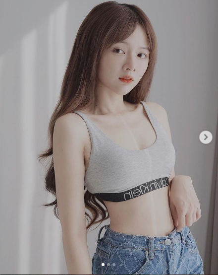 Nhờ việc nổi tiếng mà gái xinh này đã thu về gần 600 ngàn theo dõi trên Facebook, 135 ngàn theo dõi trên Instagram.