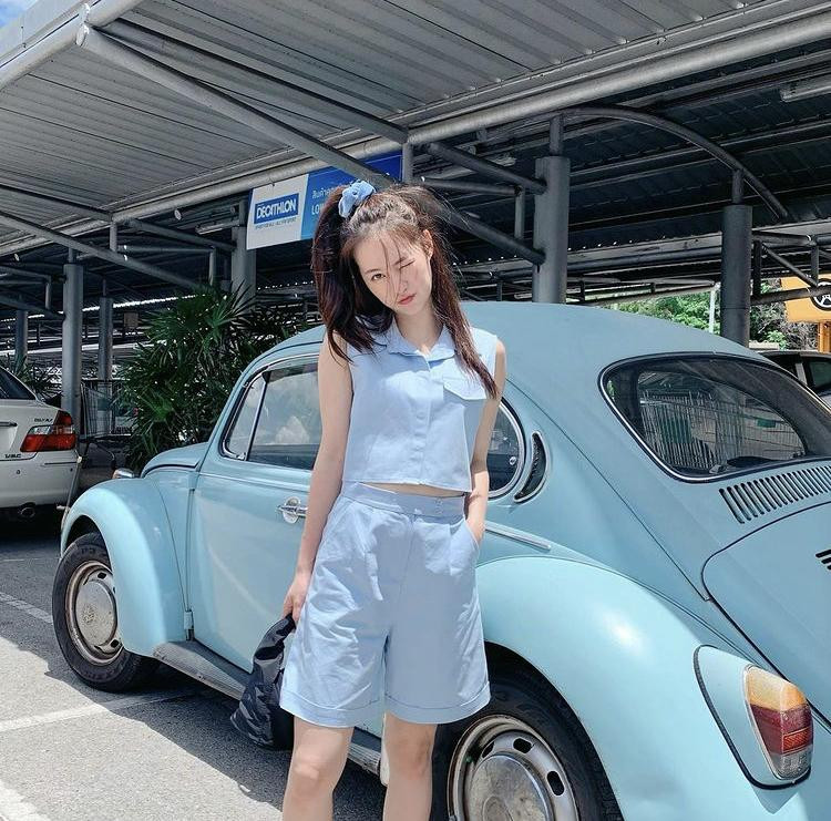 Pimtha có chiều cao khiêm tốn 1,54 m nhưng là một trong những cô nàng truyền rất nhiều cảm hứng thời trang cho giới trẻ.