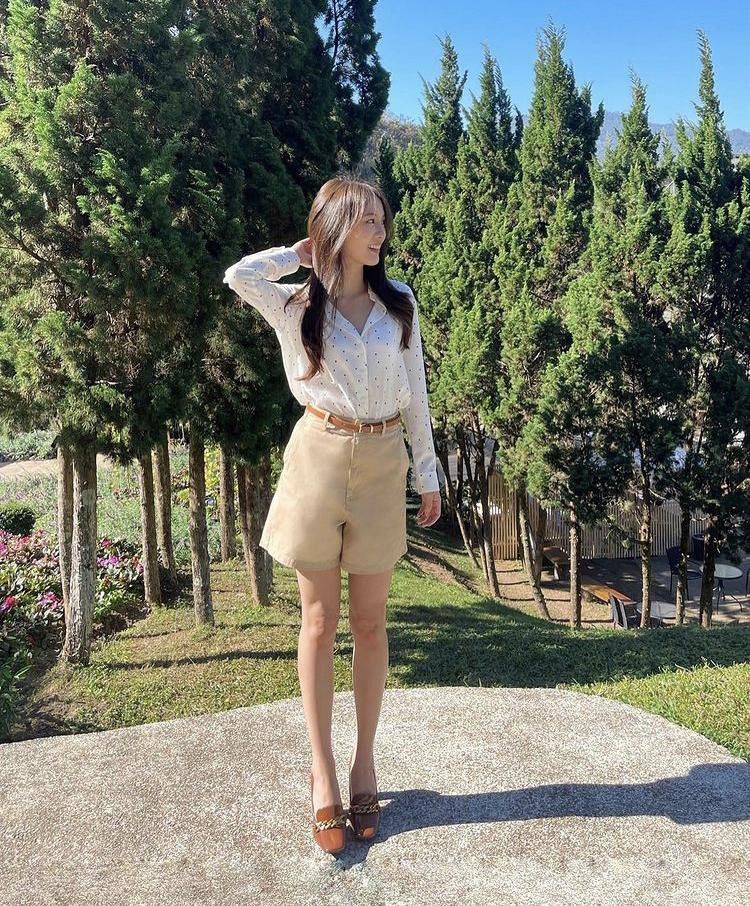 Hot girl Thái Lan không chỉ gây sức hút trong nước, cô nàng còn gây sốt cả Châu Á bởi ngoại hình xinh đẹp và phong cách ăn mặc dẫn đầu xu hướng.