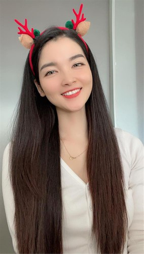 Dù đã sinh con nhưng cô vợ này vẫn sở hữu một vóc dáng mảnh mai, chiều cao lý tưởng, gương mặt góc cạnh.