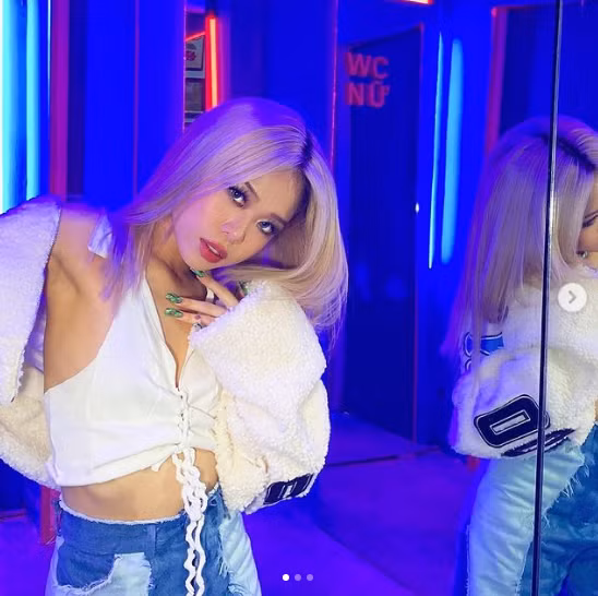 Không ít lần, Tlinh cũng làm cư dân mạng "nóng bỏng mắt" theo đúng nghĩa đen. Hy vọng những lần sau, nữ rapper sẽ biết quyến rũ một cách tiết chế hơn. Ảnh: IGNV