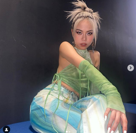 Ở thời điểm hiện tại, Tlinh đang được rất nhiều fan hâm mộ nhỏ tuổi - có người còn chưa đến 18 tuổi theo dõi trên MXH.