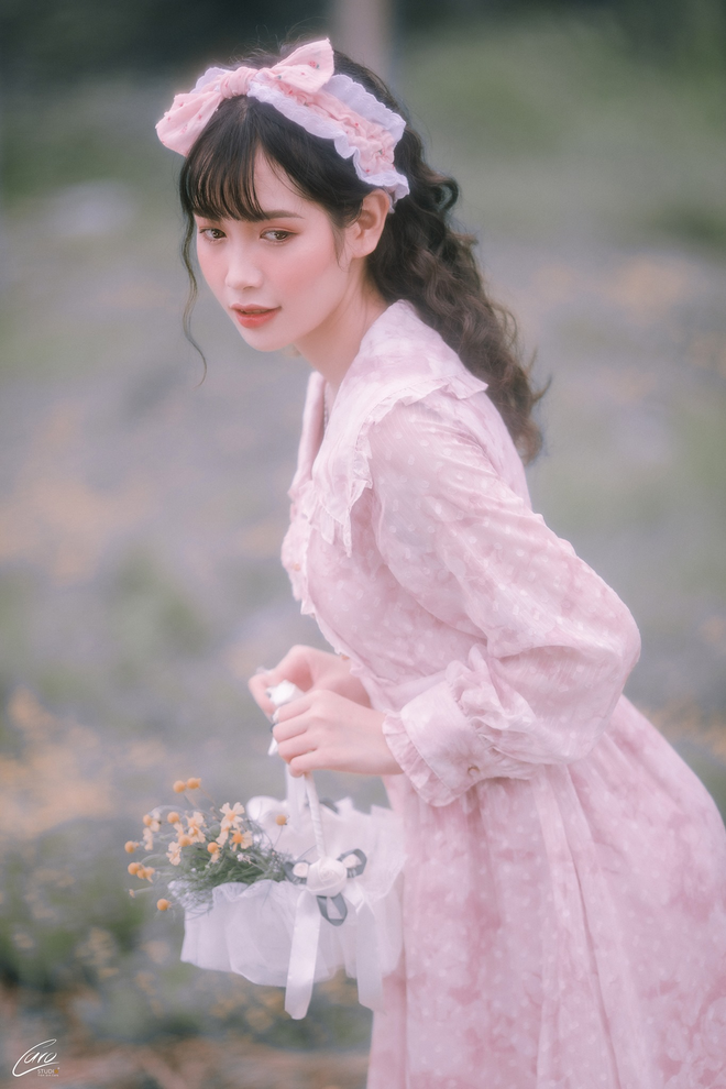 Cũng chính vì làm nhiều công việc cùng lúc mà cô gái sinh năm 1998 được bạn bè, người thân nhận xét là người ham việc.