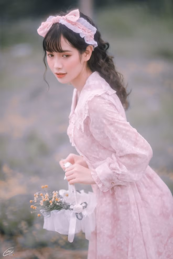 Cũng chính vì làm nhiều công việc cùng lúc mà cô gái sinh năm 1998 được bạn bè, người thân nhận xét là người ham việc.