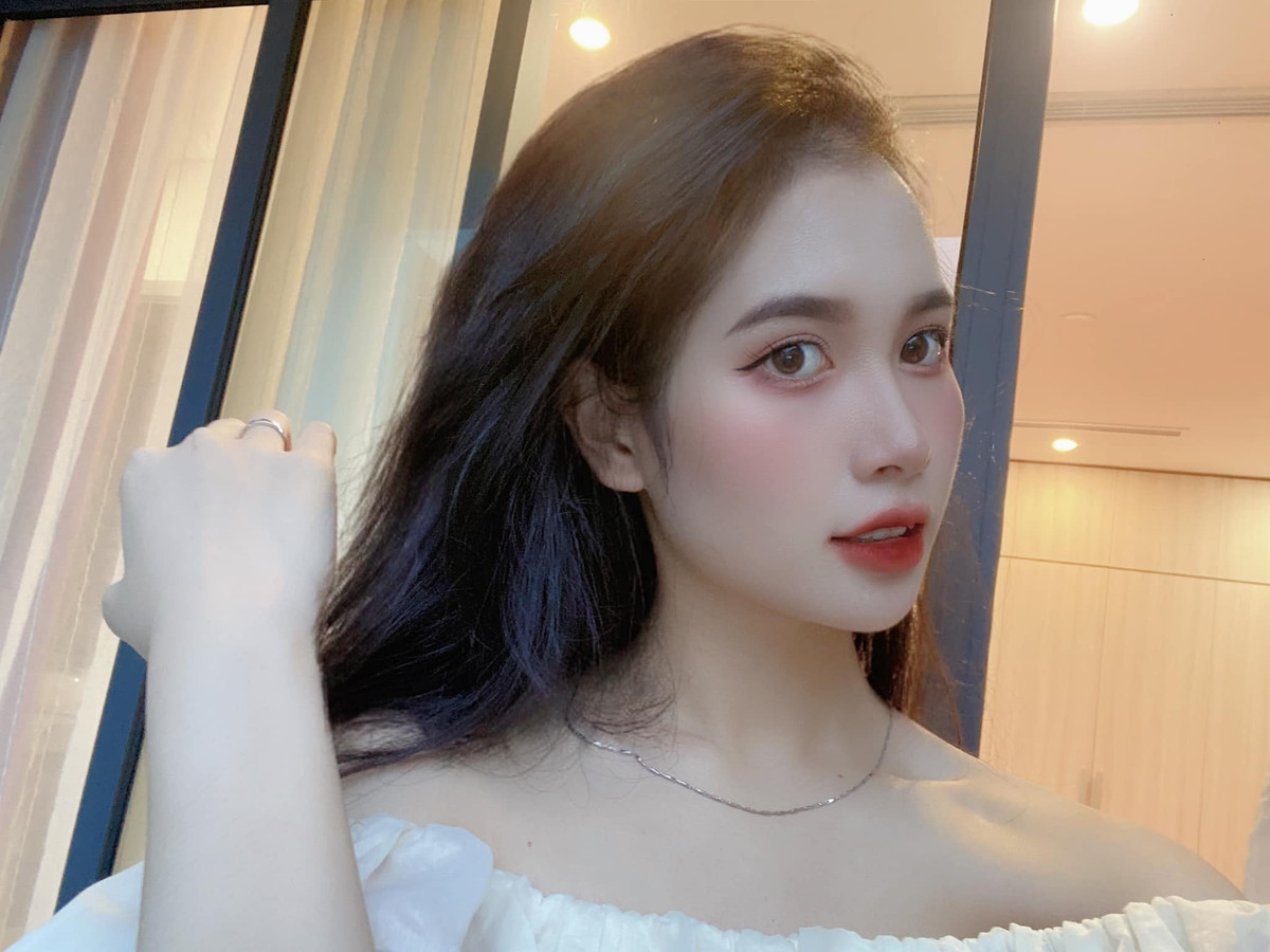 Nữ diễn viên được biết đến là một người hoạt động nghệ thuật chăm chỉ, nhiệt tình, tâm huyết.