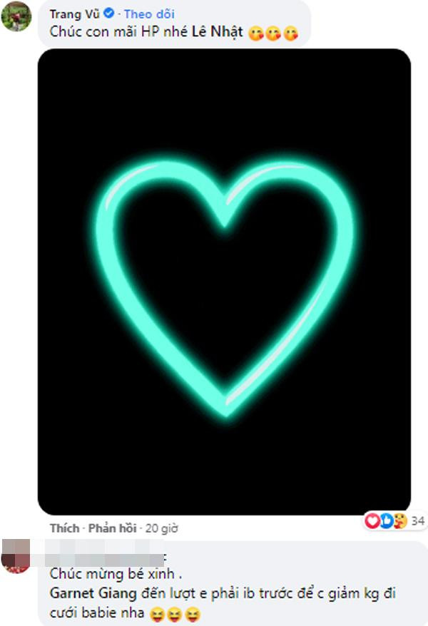 Cũng vào ngày cưới của Nhật Lê, chị Trang Vũ - mẹ nuôi Hải "Con" đã có bình luận gây chú ý. "Chúc con mãi hạnh phúc nhé Nhật Lê", chị viết. Chiếc "còm" này lập tức nhận về rất nhiều lượt thả tim và bình luận.
