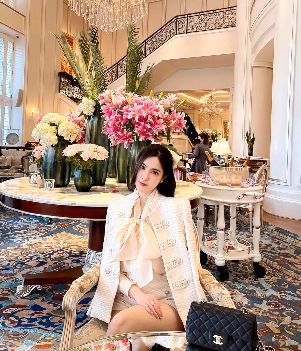 Nhờ lợi thế ngoại hình đẹp, Đoan Nghi tự tin theo đuổi nhiều style khác nhau, không gò bó bản thân vào một phong cách thời trang nhất định.