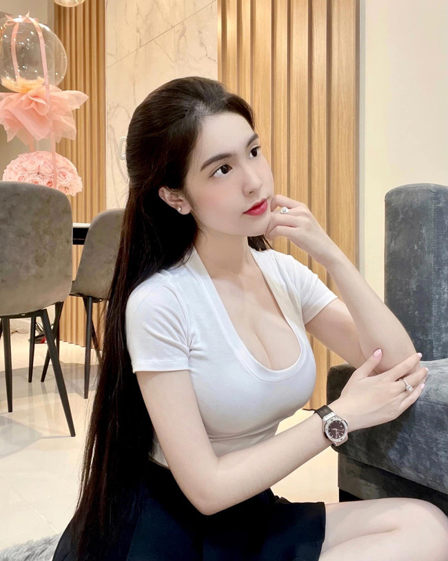 Với gương mặt thanh tú, xinh đẹp, nàng hot girl khiến cư dân mạng đua nhau "xin link".