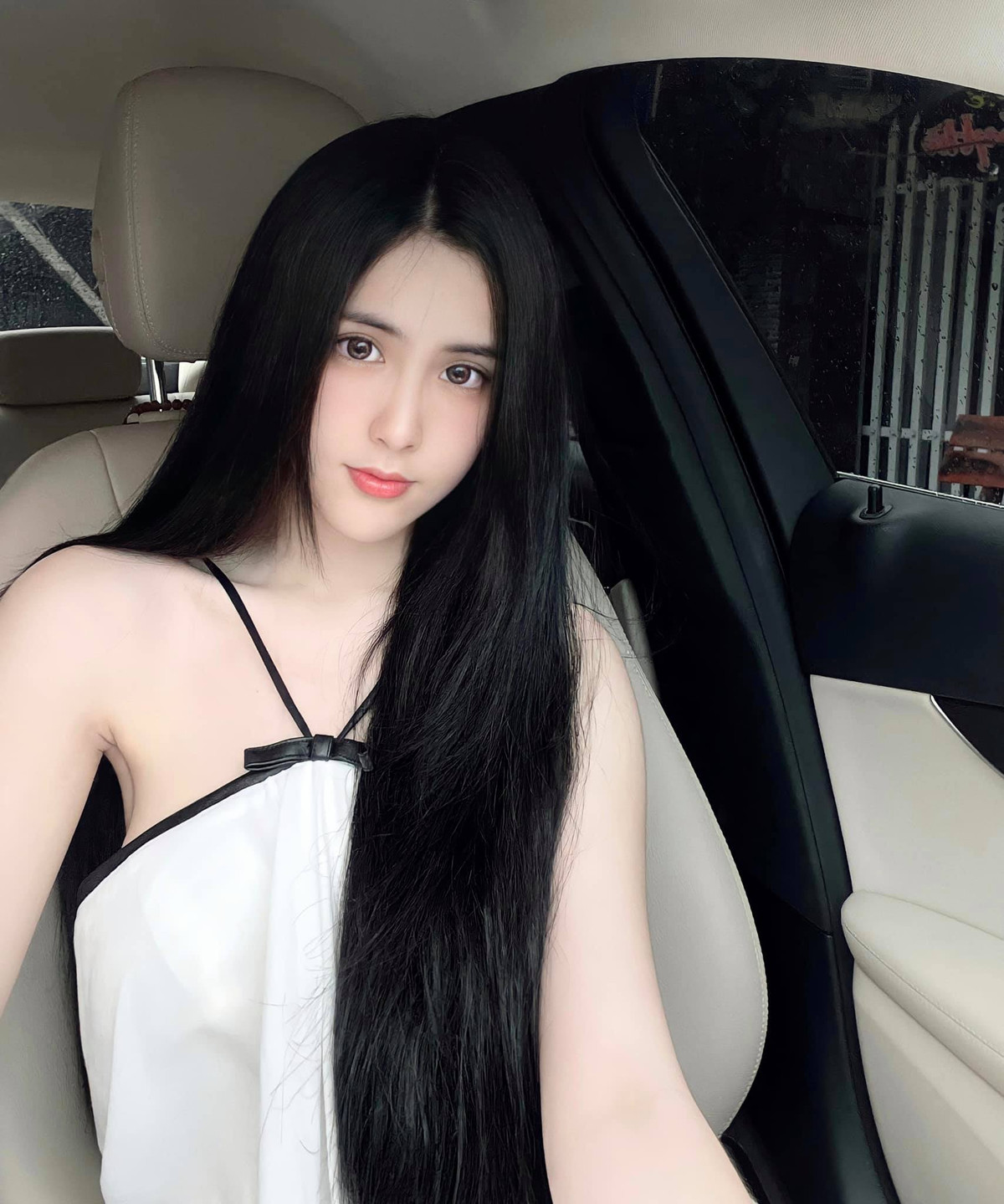 Đoan Nghi thậm chí còn xuất hiện trên báo Trung Quốc với nhiều mỹ từ miêu tả về nhan sắc.