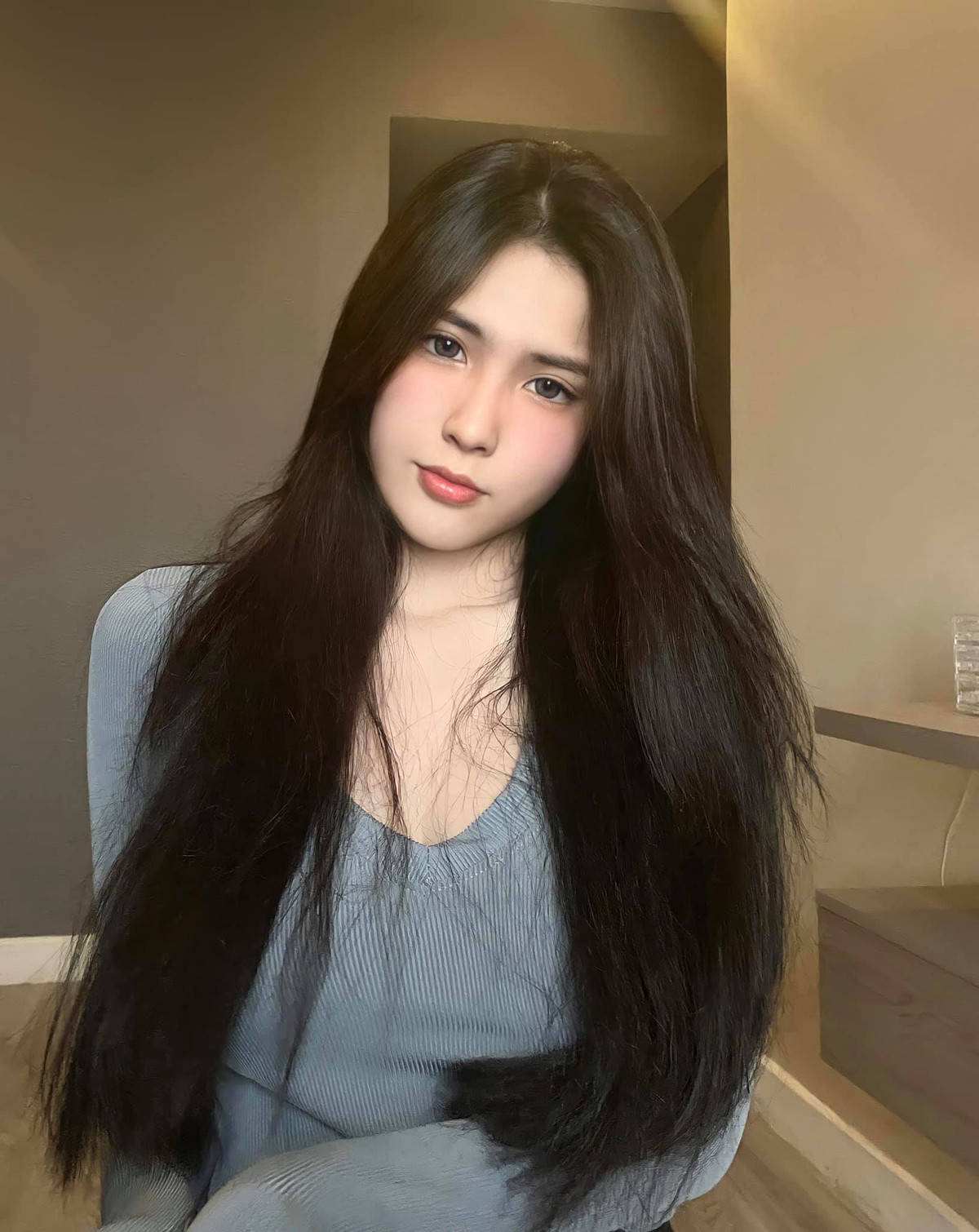 Cô nàng ăn mặc táo bạo hơn, khoe ba vòng đẹp như tượng tạc.