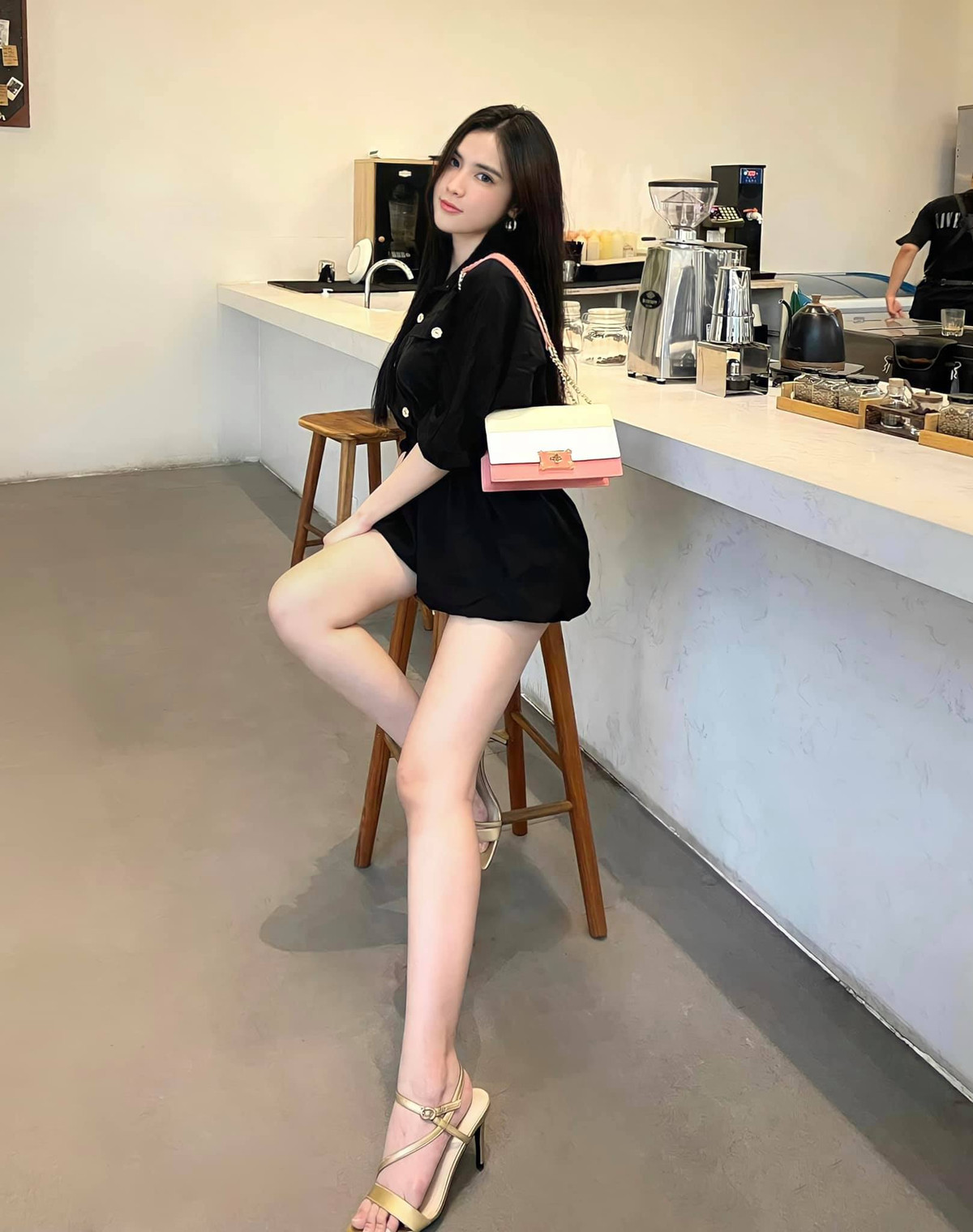 Vòng eo ảo diệu của Đoan Nghi từng được cư dân mạng khen ngợi không ngớt lời.