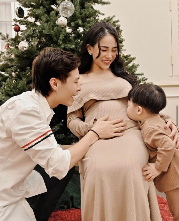 Tháng 12 vừa qua, Joyce Phạm công khai thông tin mang thai lần hai trong sinh nhật của chồng cô, tiết lộ đón em bé gái trong năm 2022.